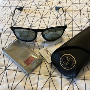 Mirrored Lens Ray-Ban Sunglasses